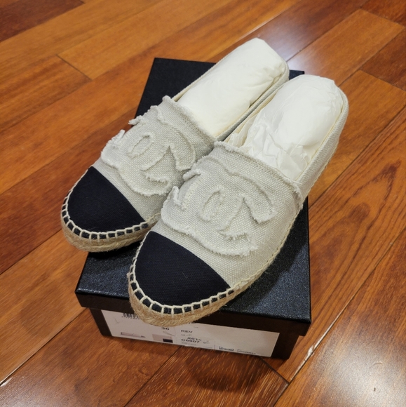 CHANEL Espadrilles in beige & black linen size 36